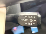 【クルーズコントロール】高速道路もラクラク走行。アクセルを離しても一定速度で走行ができ、長距離運転時の負担を軽減!加速・減速も簡単なスイッチ操作で調整できます。