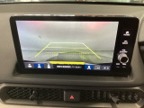 【バックカメラ】運転が苦手な方も車庫入れラクラクです!ギアをリバースに入れれば自動的に切り換わりますので、面倒な操作は不要です♪狭い駐車場もお車を傷つけず安心ですね!
