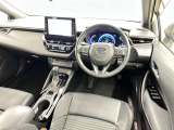 運転席まわりです。 各操作スイッチは使いやすい位置に配置されてます。