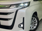 【LEDヘッドライト】悪天候や夜間走行時も良好な視界を確保し安心して運転できる高輝度LEDヘッドライトを装備!点灯速度が早く、消費電力も抑えられています。