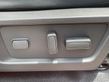 【パワーシート】スイッチ一つで簡単にシートの微調整が可能!電動だから力もいりません!快適なシートポジションにセットして、快適なドライブをお楽しみください。