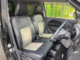 運転席シート廻りは使用感も少なく、良好な状態となっています。前オーナー様が丁寧に使っていたことがよくわかりますね。