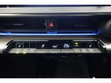 ★エアコンはオートタイプが装着済みです!オートモードにしておけば、車内温度を設定するだけで風の料や吹き出し口の切り替えを機械が行ってくれます!一年中快適な環境を作れますよ♪