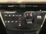 【オートエアコン】操作性と視認性に優れたタッチパネル式!凹凸が少なく、サッと拭くだけでお掃除ができます!