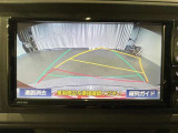 後方カメラが映像をモニターに映し出すことができます!後方の見えない死角や、障害物との距離感をしっかり確認することで駐車が苦手な方でもラクラク駐車できます。