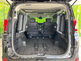 積み下ろしのしやすいデッキにはたっぷりと荷物を積み込んでいただけます。遊びから仕事まで、様々なシーンで頼れます♪