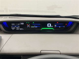 視認性に優れたメーターを採用しており、走行中でも車速や情報が分かりやすく表示されます。運転時の視線移動をむりのない範囲に抑え、快適で安心感のあるドライブをサポートします。