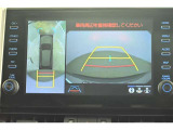 パノラミックビューモニター付きです。車両を上から見たような映像をディスプレイオーディオ画面に表示。運転席からの目視だけでは見にくい、車両周辺の状況をリアルタイムでしっかり確認できます。