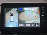 前後左右4つのカメラで、上から見たような映像をお届け、駐車時も安心、アラウンドビューモニター付(肉眼では確認し辛い左前の映像に切り替えることも可能です)。