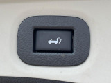 【パワーバックドア】スマートキーや運転席のボタンを押すだけでリアゲートが自動で開閉します!荷物を持っている時や、高い位置にあるバックドアを閉める際に便利な機能です♪