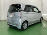 後席の窓には外から車内が見えにくくなるプライバシーガラスを採用。周りを気にせずリラックスして過ごせます