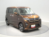 【ナナメ正面(右前)】LEDヘッドランプとLEDフォグランプを装備。視認性が高く、夜間の運転をサポートします。 RSグレードらしい佇まいです。