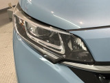 LEDヘッドライトは、点灯の瞬間から最大光量を発揮し、突然暗くなるトンネルなどでの安定感を高めます。