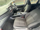 厚みがあって、座り心地のいいソファーのようなシート。運転席も助手席もリラックスしてゆったり座れます。