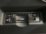 高速道路で便利な【ETC2.0】を装備しています。光ビーコン搭載で渋滞情報などナビゲーションと連動することで機能も充実いたします。他、観光施設に立ち寄るための高速料金割引サービス等もございます。