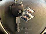 【キーレス】少し離れた場所からでもボタン一つでドアの開錠・施錠ができるのでとっても便利!ドアの鍵穴周りに傷をつけることもありません♪