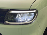 【LEDヘッドライト】悪天候や夜間走行時も良好な視界を確保し安心して運転できる高輝度LEDヘッドライトを装備!点灯速度が早く、消費電力も抑えられています。