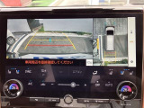 【全周囲モニター】フロント+サイド+バックにカメラが装着されています。車庫入れが苦手な方もこれがあれば安心ですね。