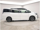 バックモニター付!車庫入れなど後方確認に便利です。