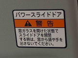 見た目が大事!な外装はぴかっとキレイに磨いており、経年のくすみもよみがえっております。ヘッドライトやドア周辺を磨く際にはマスキングテープを使用して保護しながら丁寧に作業をしております。