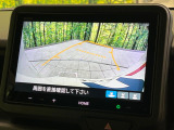 【バックカメラ】駐車時に後方がリアルタイム映像で確認できます。大型商業施設や立体駐車場での駐車時や、夜間のバック時に大活躍!運転スキルに関わらず、今や必須となった装備のひとつです!