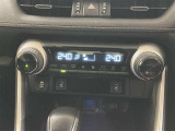 左右独立温度コントロールフルオートエアコンです。運転席、助手席それぞれで独立して温度設定ができます。冷え性の方が乗っても安心ですね♪