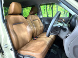 運転席シート廻りは使用感も少なく、良好な状態となっています。丁寧に使われていたことがよくわかりますね。
