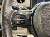 ステアリングにオーディオ操作スイッチが付いています。オーディオ画面に直接タッチしなくても操作が出来ますので、運転に集中できます。