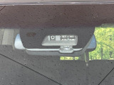 【三菱e-Assist】走行中に前方の車両等を認識し、衝突しそうな時は警報とブレーキで衝突回避と被害軽減をアシスト。より安全にドライブをお楽しみいただけます。