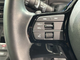 ステアリングにオーディオ操作スイッチが付いています。オーディオ画面に直接タッチしなくても操作が出来ますので、運転に集中できます。