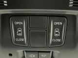 【両側パワースライドドア】スマートキーや運転席のスイッチで後席両側スライドドアの開閉が可能♪電動だから力を入れてドアを開ける必要が無く、小さなお子様でも簡単に開け閉めでき快適です♪