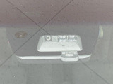 【三菱e-Assist】走行中に前方の車両等を認識し、衝突しそうな時は警報とブレーキで衝突回避と被害軽減をアシスト。より安全にドライブをお楽しみいただけます。
