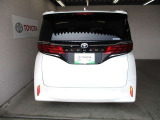 バックカメラが付いているので後方確認が非常にしやすいです。今や運転初心者も熟練者も必須装備!