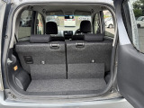 ラゲッジルームは、大容量のスペースを確保。普段のお買い物からレジャーまで、幅広く活躍してくれます!また、リアシートを倒すことでバリエーション豊かにお使いいただけます。