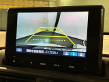 リバースギアに入れるだけで後方の表示へ切り替わります。夜間や雨の日の駐車も楽になりますよ。