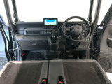 【前方視界】開放的な前方視界!運転がしやすく疲れにくいです♪窓が大きく、見通しがとっても良いおクルマですよ♪