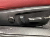【パワーシート】電動でシートポジションの変更が可能です。手動式より細かくシート設定が可能ですのでより快適な姿勢でドライブを楽しんで頂けるでしょう。