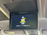 【フリップダウンモニター】大画面モニターで後席でもエンタメをお楽しみいただけます。小さなお子様にも大人気の装備です♪