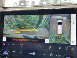 【パノラミックビューモニター】専用のカメラにより、上から見下ろしたような視点で360度クルマの周囲を確認することができます☆死角部分も確認しやすく、狭い場所での切り返しや駐車もスムーズに行えます。
