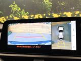 【パノラミックビューモニター】専用のカメラにより、上から見下ろしたような視点で360度クルマの周囲を確認することができます☆死角部分も確認しやすく、狭い場所での切り返しや駐車もスムーズに行えます。