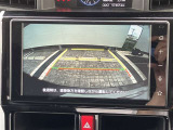 【バックモニター】バックカメラが装着されています。車庫入れが苦手な方もこれがあれば安心ですね