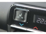 運転席と助手席にシートヒーターが付いています。