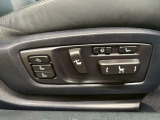 【パワーシート】電動でシートポジションの変更が可能です。手動式より細かくシート設定が可能ですのでより快適な姿勢でドライブを楽しんで頂けるでしょう。