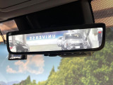 【デジタルインナーミラー】後席の大きな荷物や同乗者で後方が確認しづらい時でも安心!カメラが撮影した車両後方の映像をルームミラー内に表示。クリアな視界で状況の確認が可能です!