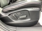 シートメモリー機能を備える10WAYパワーシートを装備!体格や好みに応じたポジションをスムーズに調整できます。