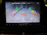 ■バックモニター■  車両後方の映像を画面に表示し、駐車などの後退操作をサポートします。