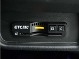 ◆ETC2.0装着◆進化したドライブ体験。料金収受システムだけだったETCが生まれ変わって、高速道路を賢く使うETC2.0に進化しました。多彩な情報サービスが便利で快適なドライブ体験を提供します。