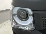 LEDヘッドライトは、点灯の瞬間から最大光量を発揮し、突然暗くなるトンネルなどでの安定感を高めます。