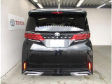 バックカメラが付いているので後方確認が非常にしやすいです。今や運転初心者も熟練者も必須装備!