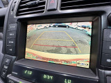 【バックカメラ】運転席から画面上で安全確認ができます。駐車が苦手な方にもオススメな便利機能です。
